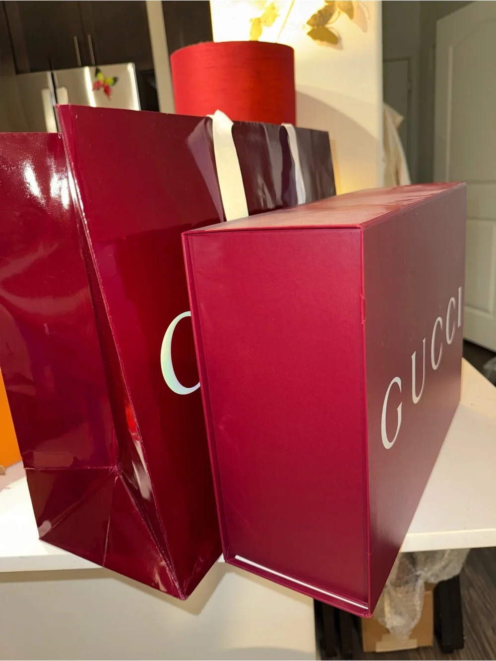 GUCCI Shopping Bag, Box & Ribbon. White Logo. Matte Box / High Shine Bag